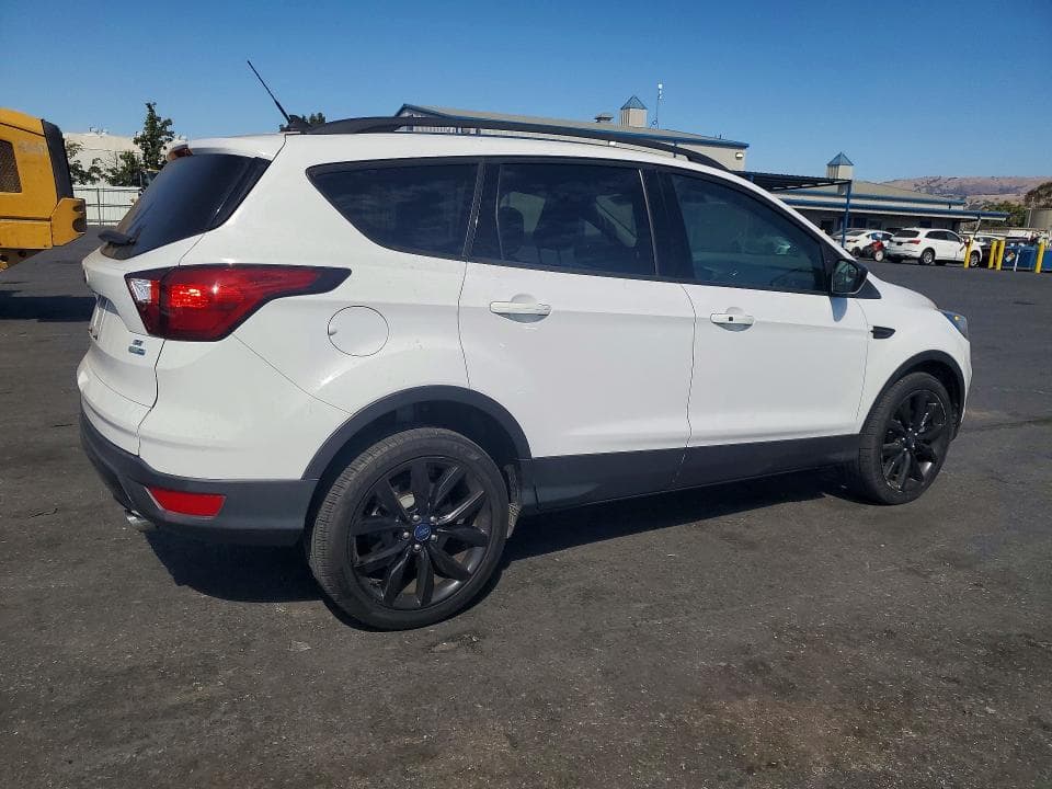 2019 FORD ESCAPE SE 3