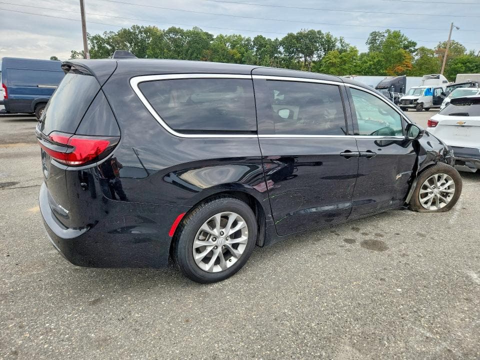 2026 CHRYSLER PACIFICA LIMITED 3