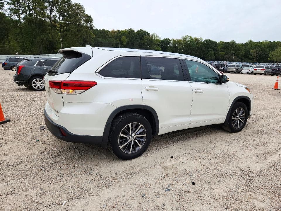 2018 TOYOTA HIGHLANDER XLE 3