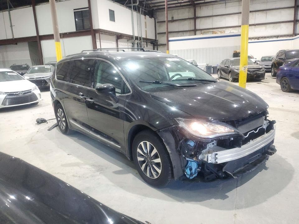 2020 CHRYSLER PACIFICA TOURING L 4