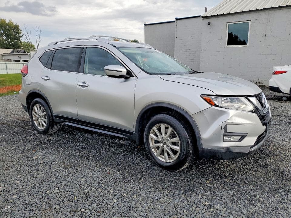 2017 NISSAN ROGUE SV 4