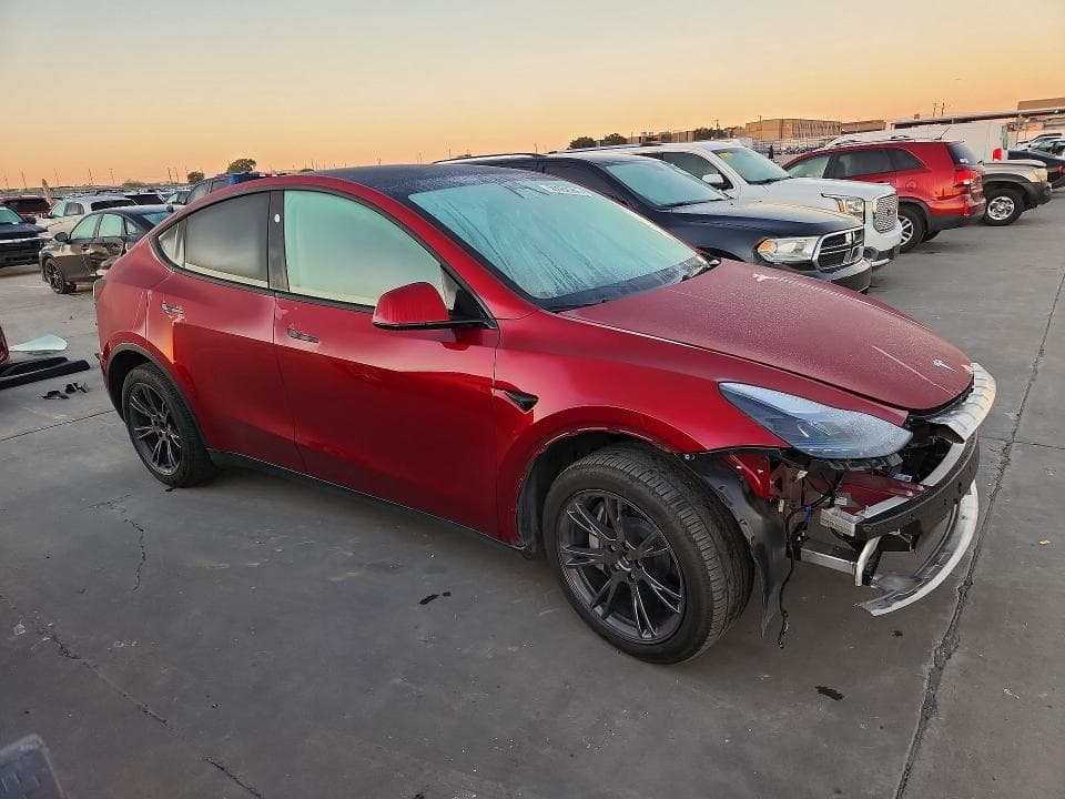 2025 TESLA MODEL Y 4