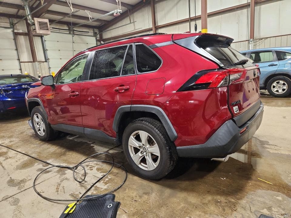 2020 TOYOTA RAV4 XLE 2
