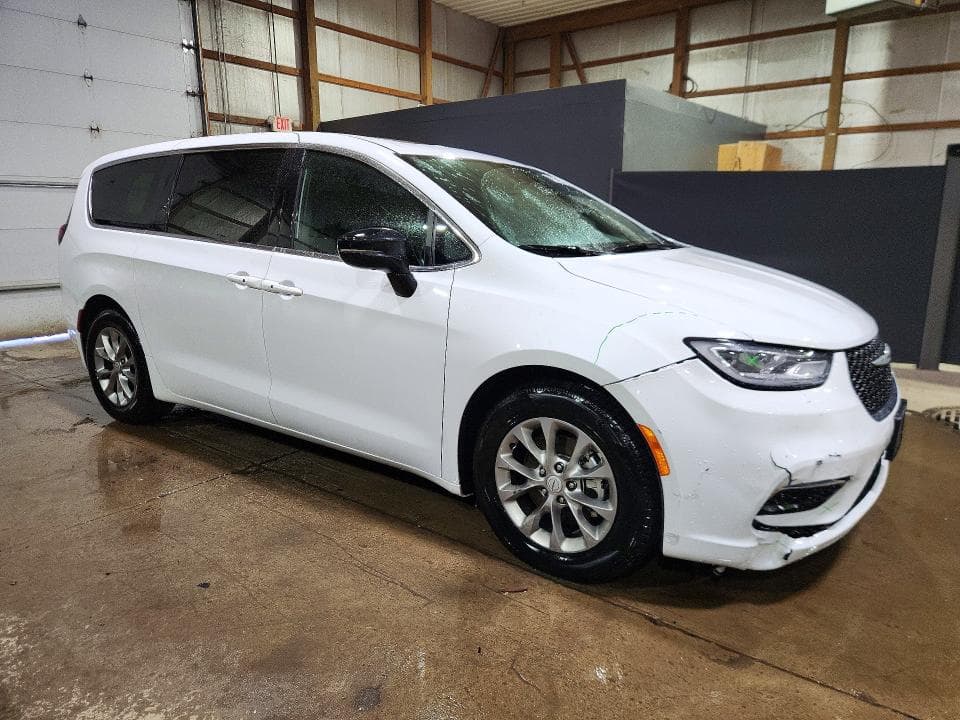 2026 CHRYSLER PACIFICA LIMITED 4