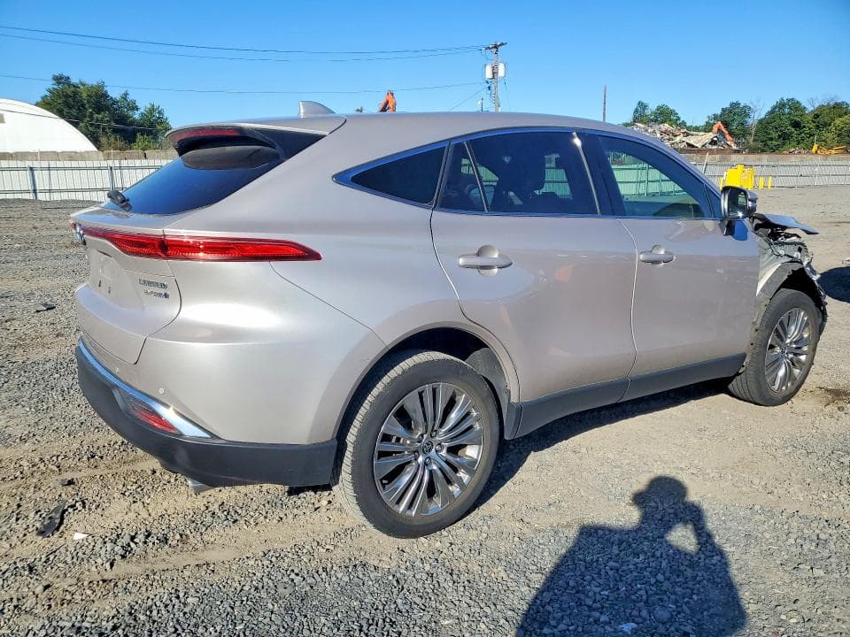 2021 TOYOTA VENZA LIMITED 3