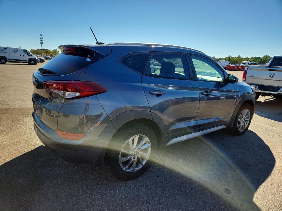 2017 HYUNDAI TUCSON SE 3