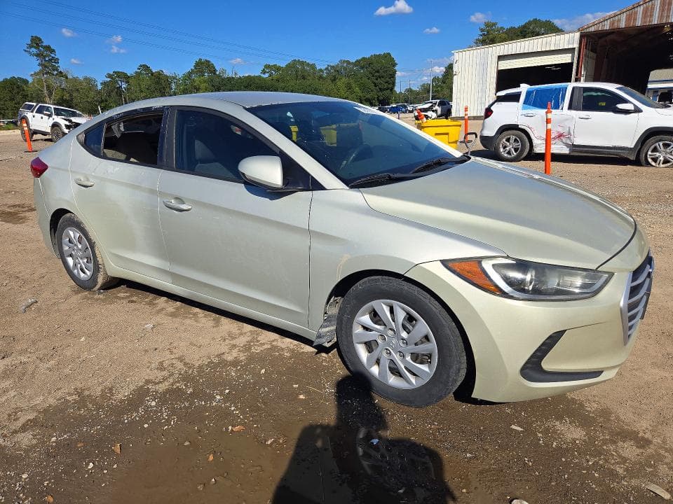 2017 HYUNDAI ELANTRA SE 4