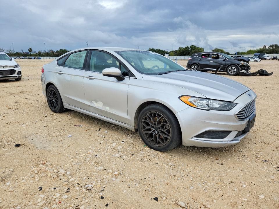 2017 FORD FUSION SE 4