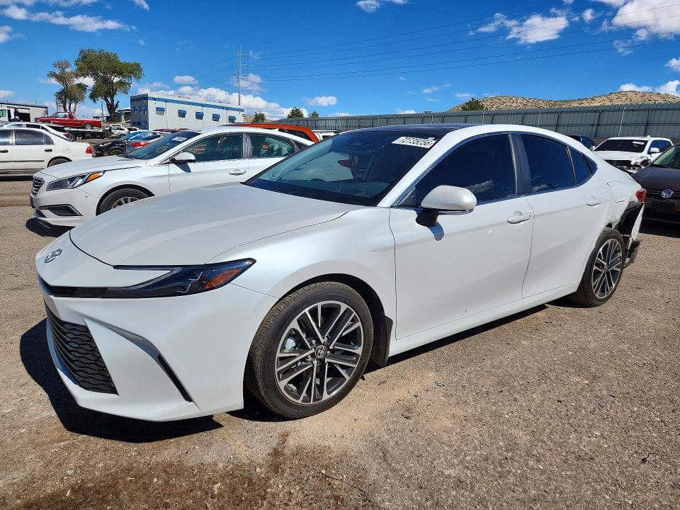 2025 TOYOTA CAMRY XLE