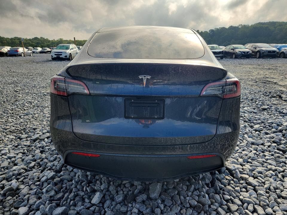 2024 TESLA MODEL Y 6