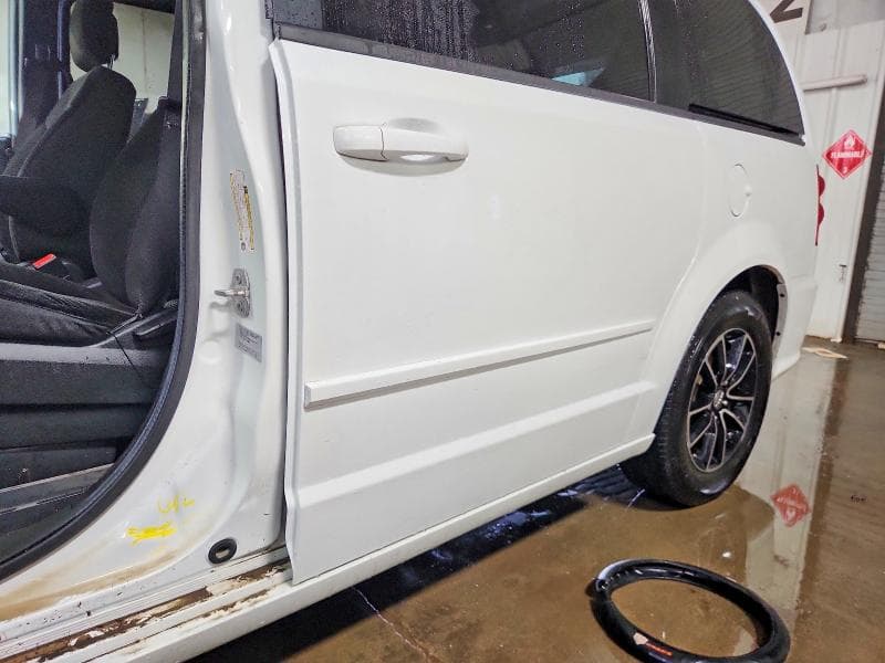 2017 DODGE GRAND CARAVAN SE 13
