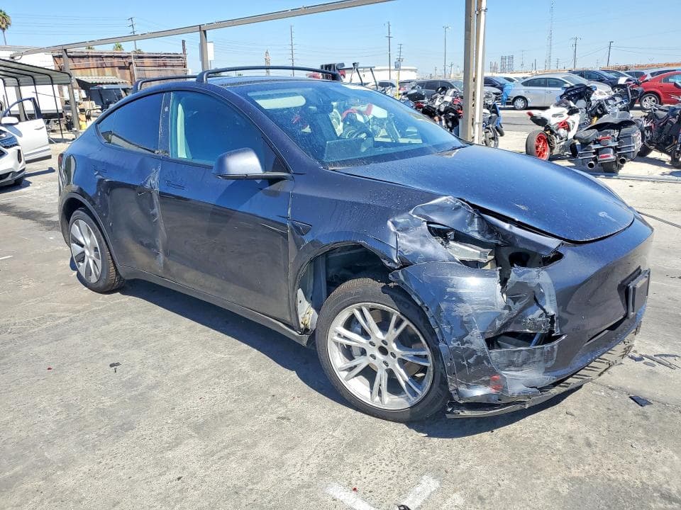 2024 TESLA MODEL Y 4