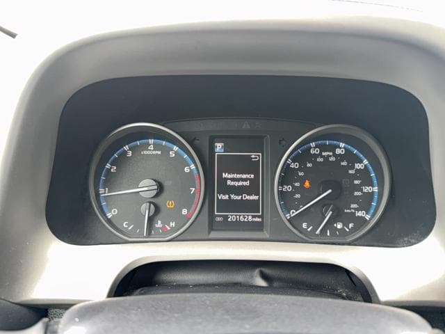 2017 TOYOTA RAV4 XLE 8