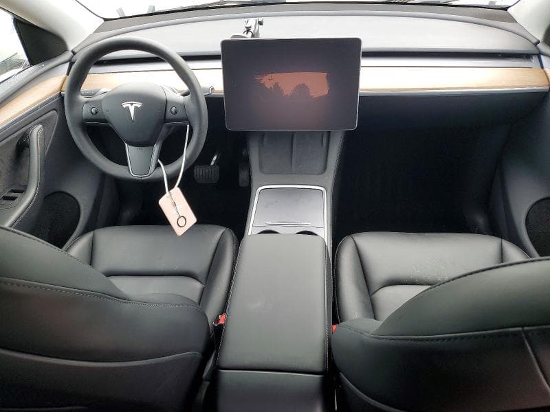 2023 TESLA MODEL Y 8