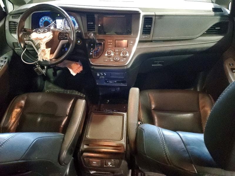 2017 TOYOTA SIENNA SE 8