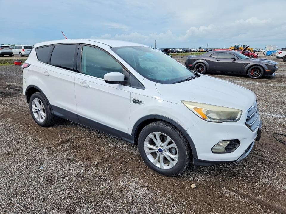 2017 FORD ESCAPE SE 4