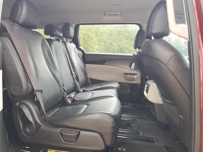 2024 KIA CARNIVAL LX 11