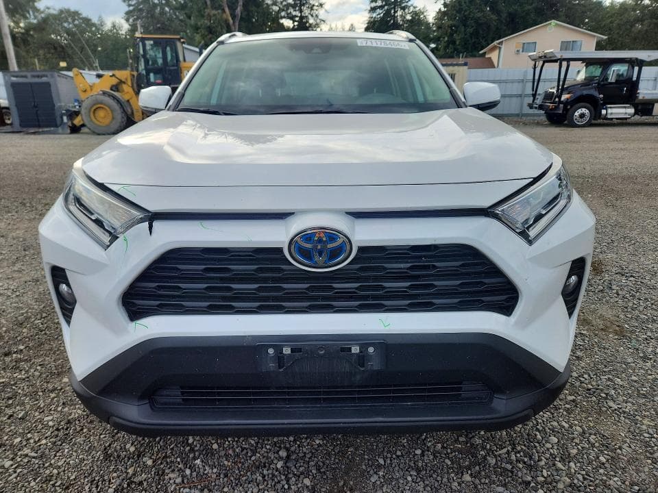 2021 TOYOTA RAV4 XLE 5