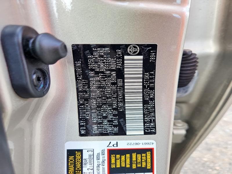 2017 TOYOTA CAMRY SE 13