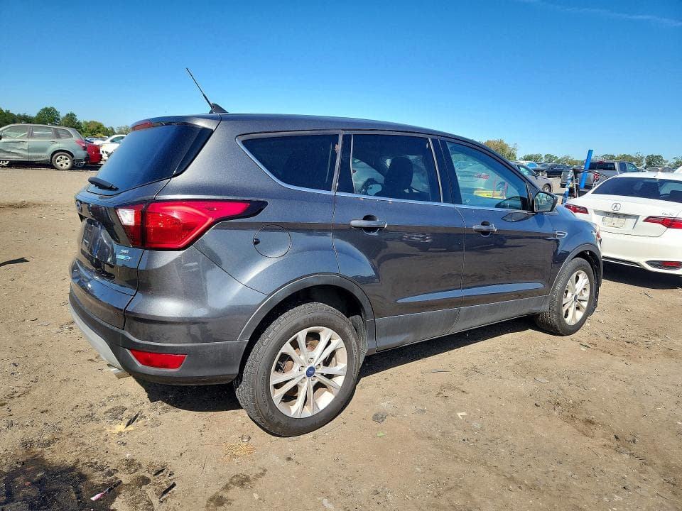 2019 FORD ESCAPE SE 3