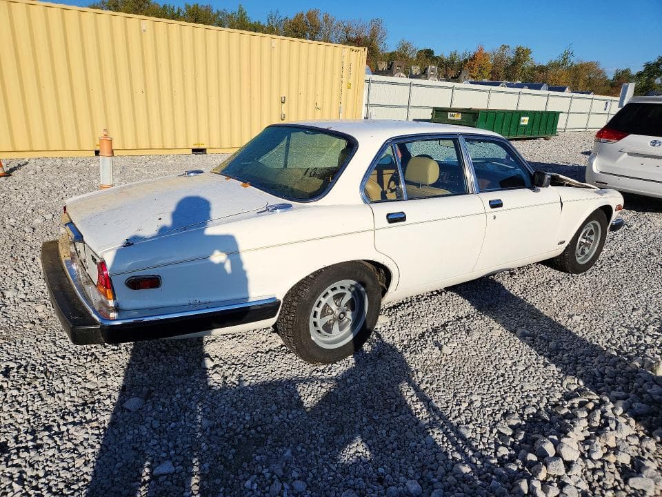 1983 JAGUAR XJ6 3