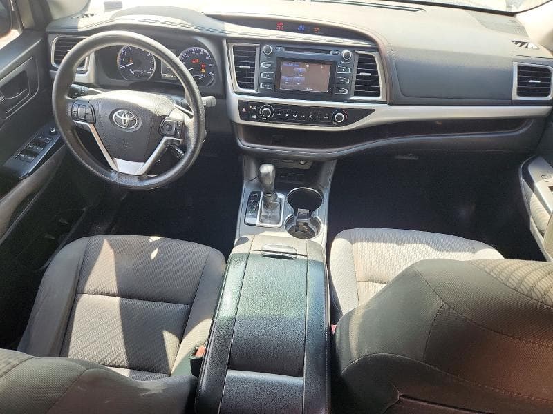 2017 TOYOTA HIGHLANDER LE 8