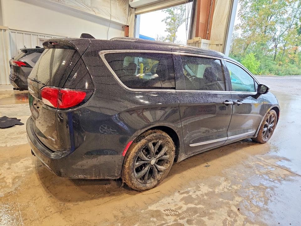 2017 CHRYSLER PACIFICA LIMITED 3
