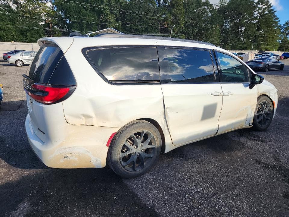 2025 CHRYSLER PACIFICA LIMITED 3