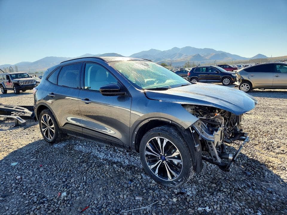 2022 FORD ESCAPE SE 4