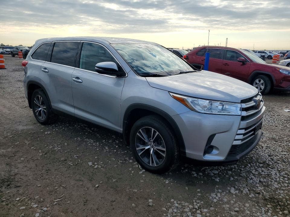 2019 TOYOTA HIGHLANDER LE 4