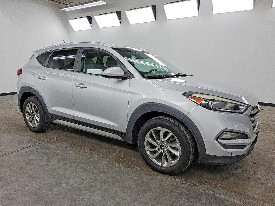 2017 HYUNDAI TUCSON SE 4