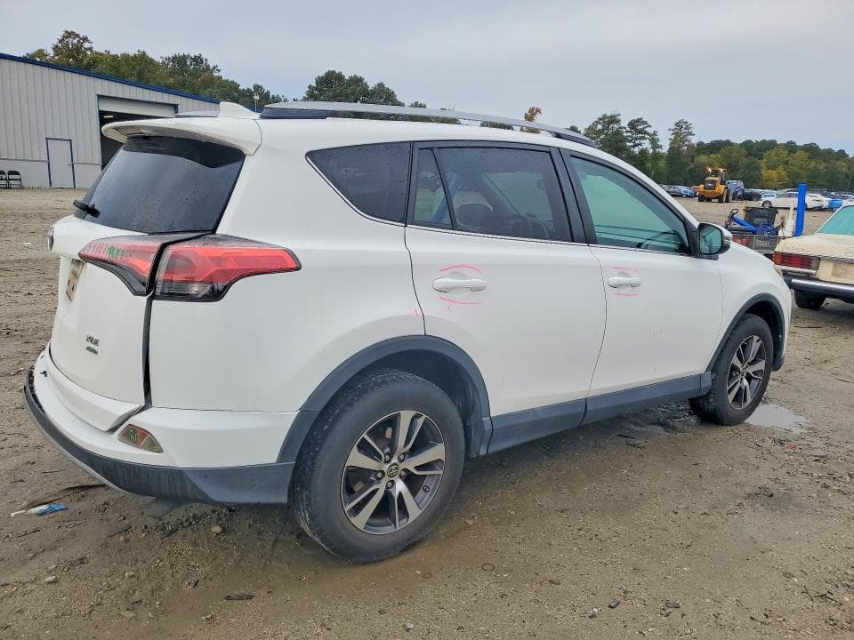 2018 TOYOTA RAV4 XLE 3