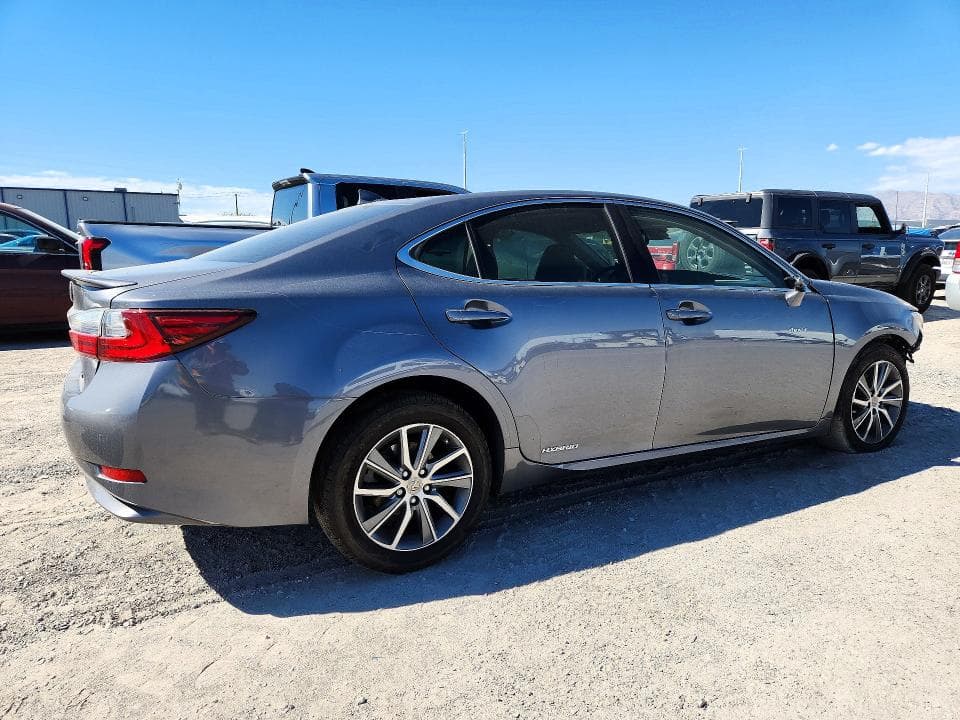 2017 LEXUS ES 300H 3