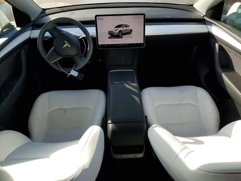 2024 TESLA MODEL Y 8