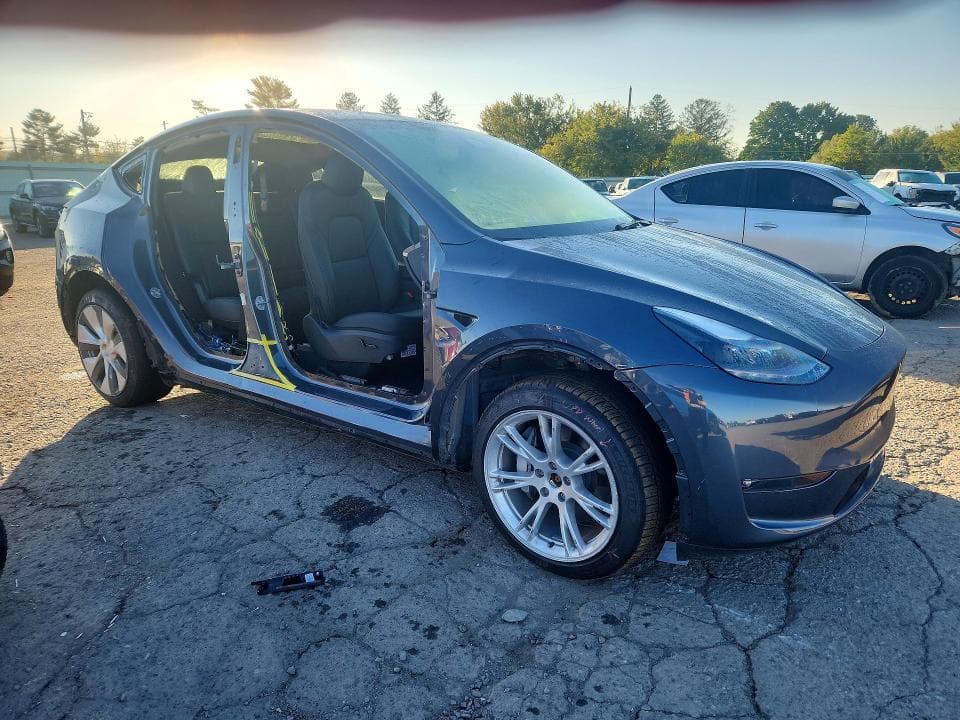 2023 TESLA MODEL Y 4