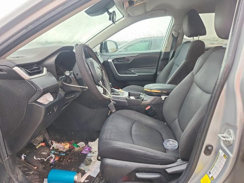 2019 TOYOTA RAV4 LE 7
