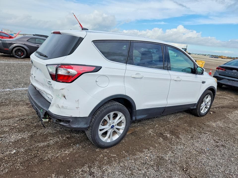 2017 FORD ESCAPE SE 3