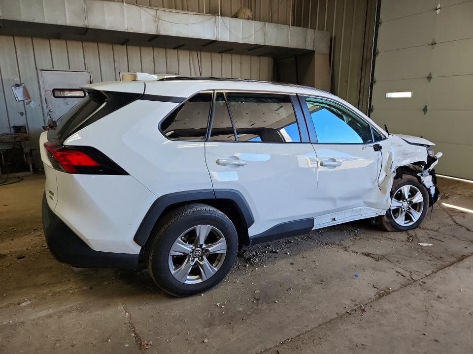 2024 TOYOTA RAV4 XLE 3