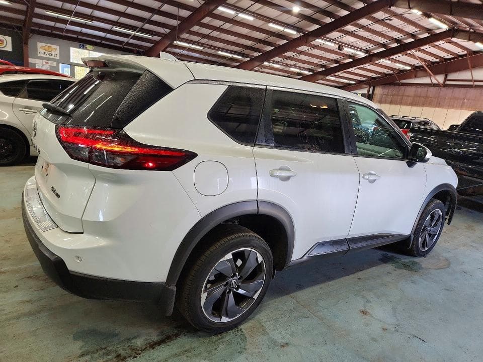 2024 NISSAN ROGUE SV 3