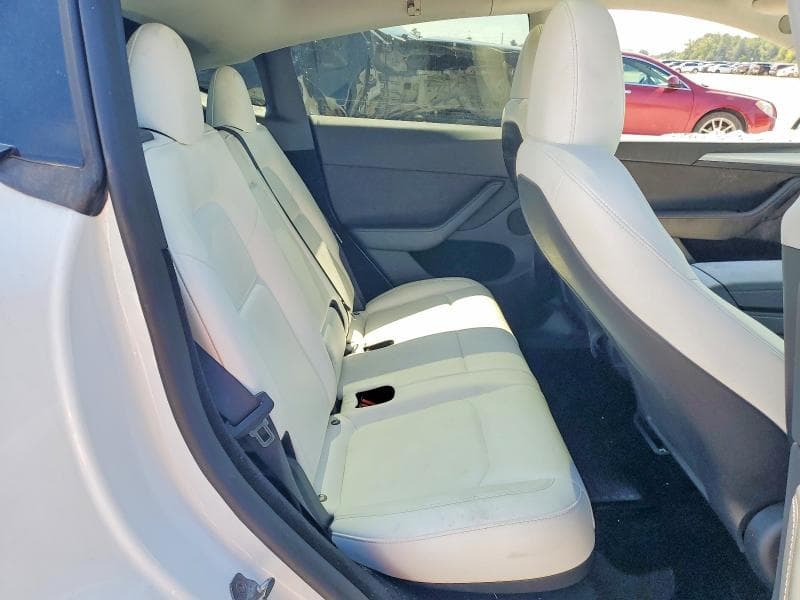 2024 TESLA MODEL Y 10