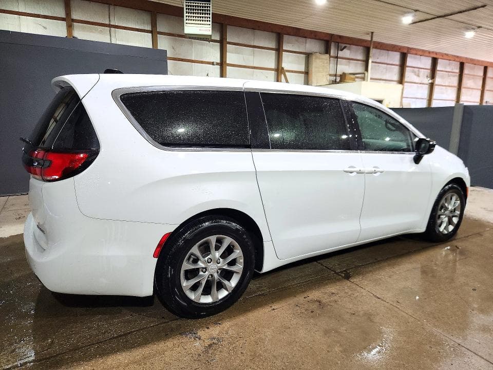 2026 CHRYSLER PACIFICA LIMITED 3