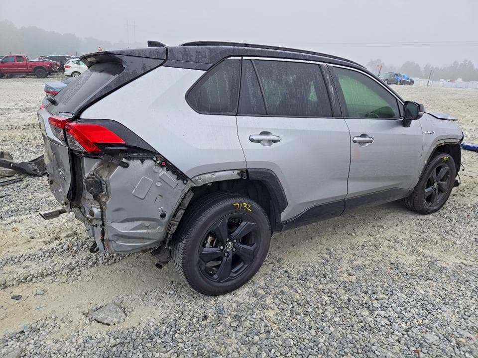 2020 TOYOTA RAV4 XSE 3