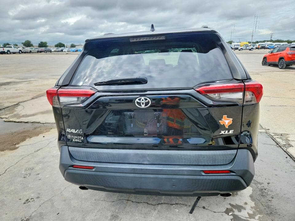 2020 TOYOTA RAV4 XLE 6