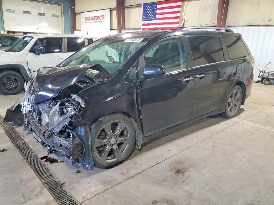 2017 TOYOTA SIENNA SE - 1