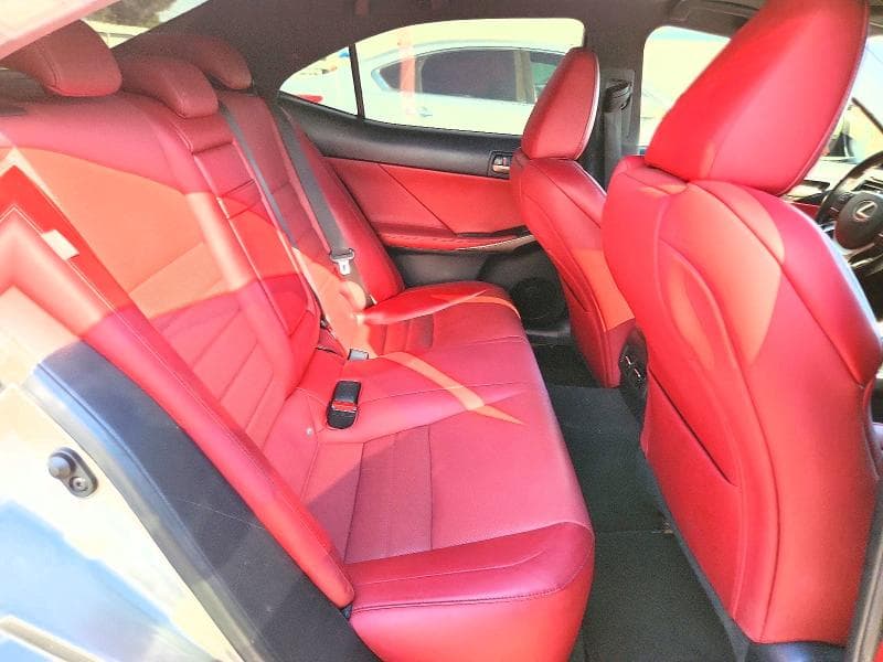 2019 LEXUS IS 300 10