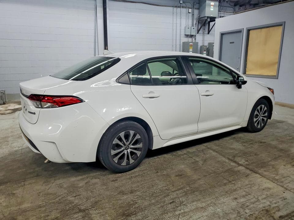 2022 TOYOTA COROLLA LE 3