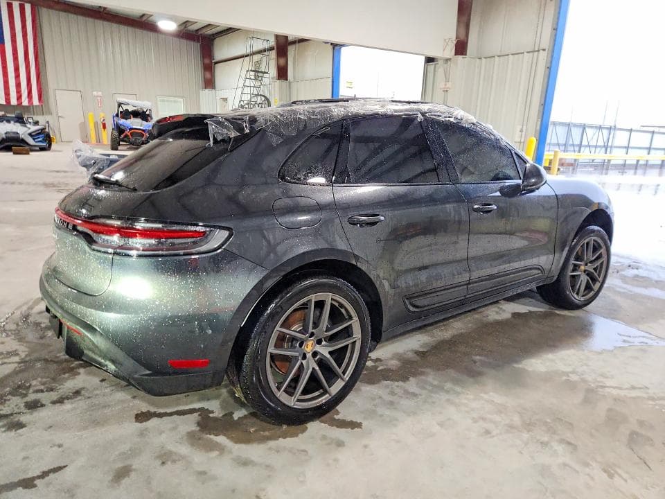 2026 PORSCHE MACAN BASE 3