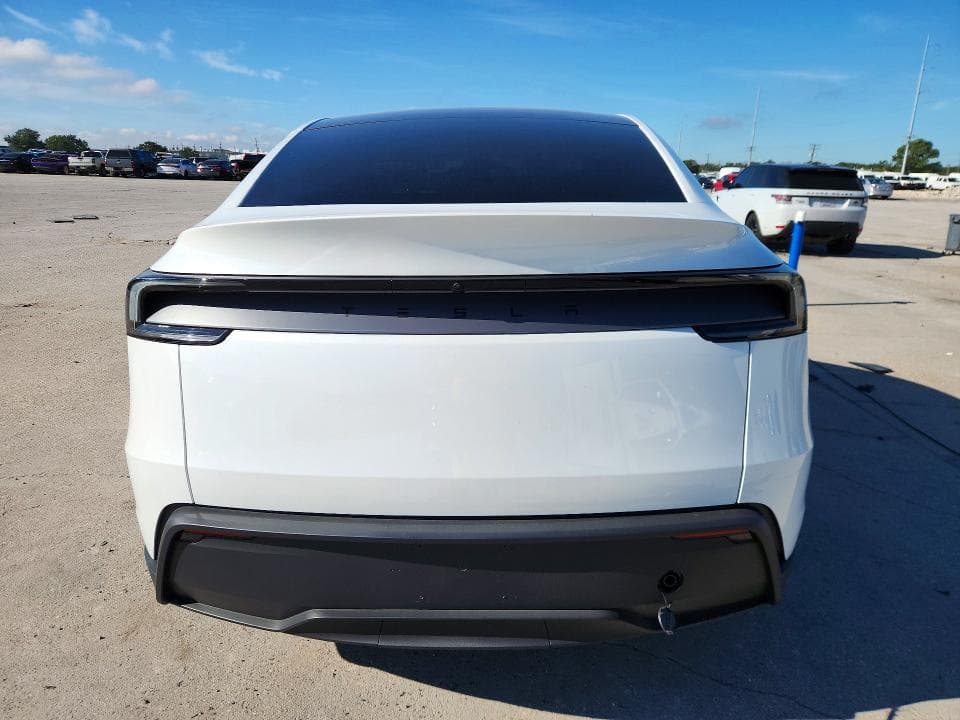 2026 TESLA MODEL Y 6