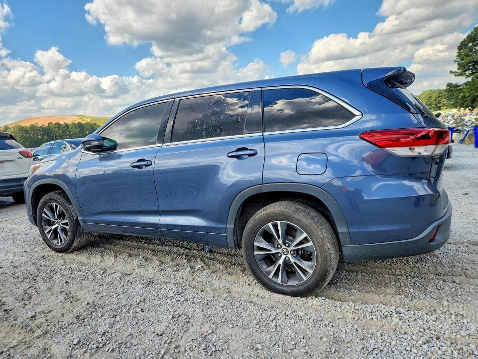2017 TOYOTA HIGHLANDER LE 2
