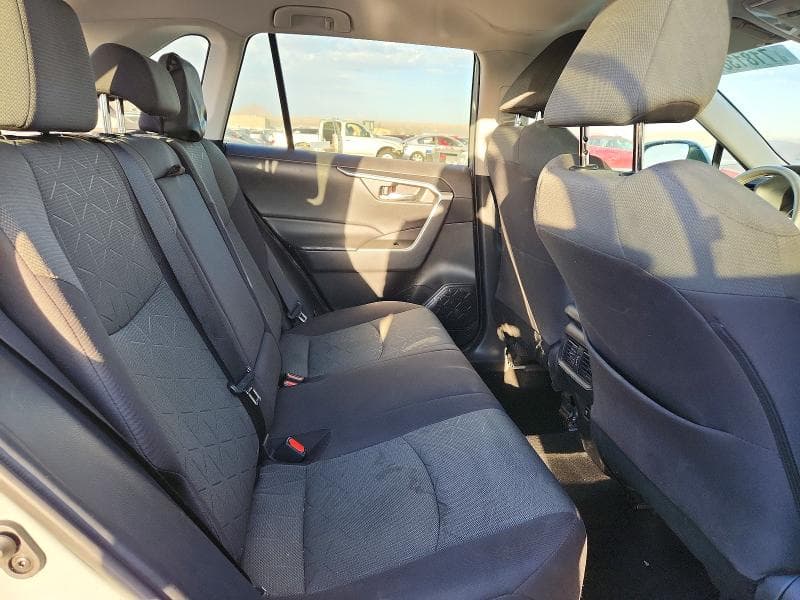 2021 TOYOTA RAV4 XLE 10